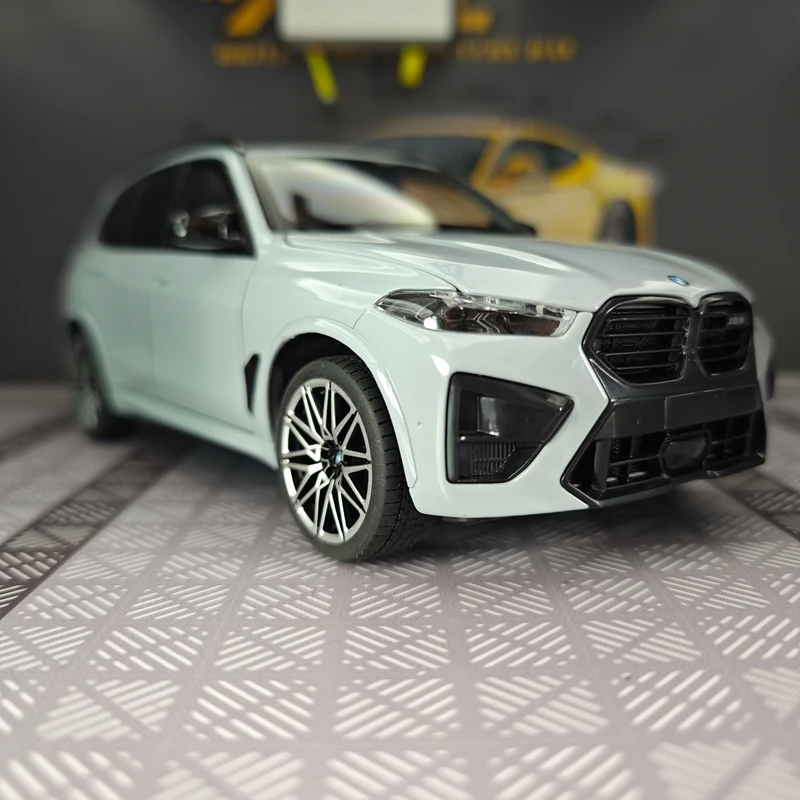 

1:24 BMW X5M alloy car model ornament collection, doors can be opened, sound and light return power off-road vehicle gift