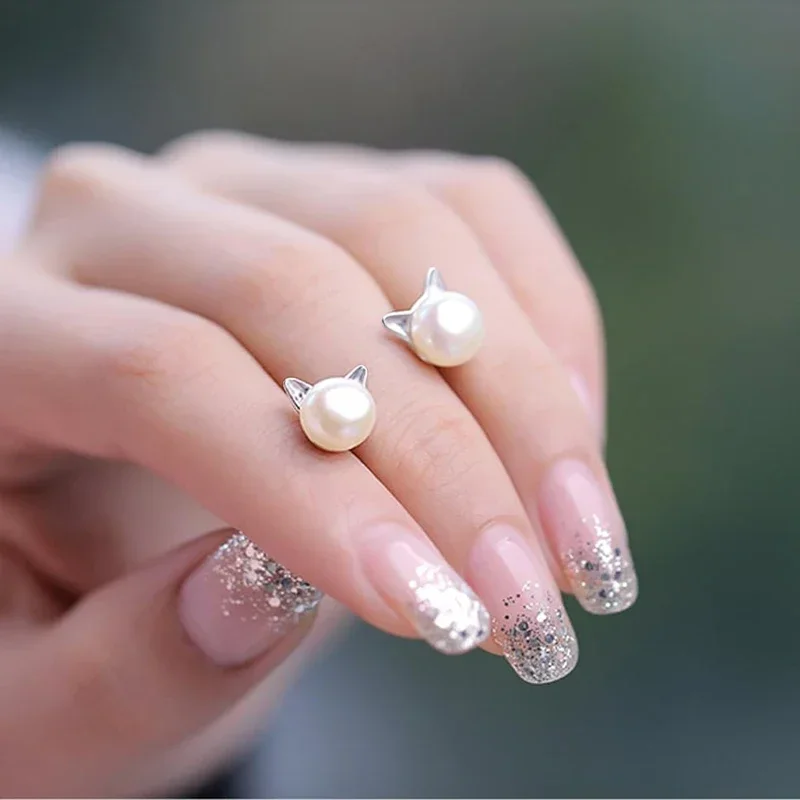 Huitan Niedliche Katzenohr-Ohrstecker mit simulierten Perlen für Damen, 3 Metallfarben, temperamentvolle, süße Piercing-Ohrringe, schicker Schmuck