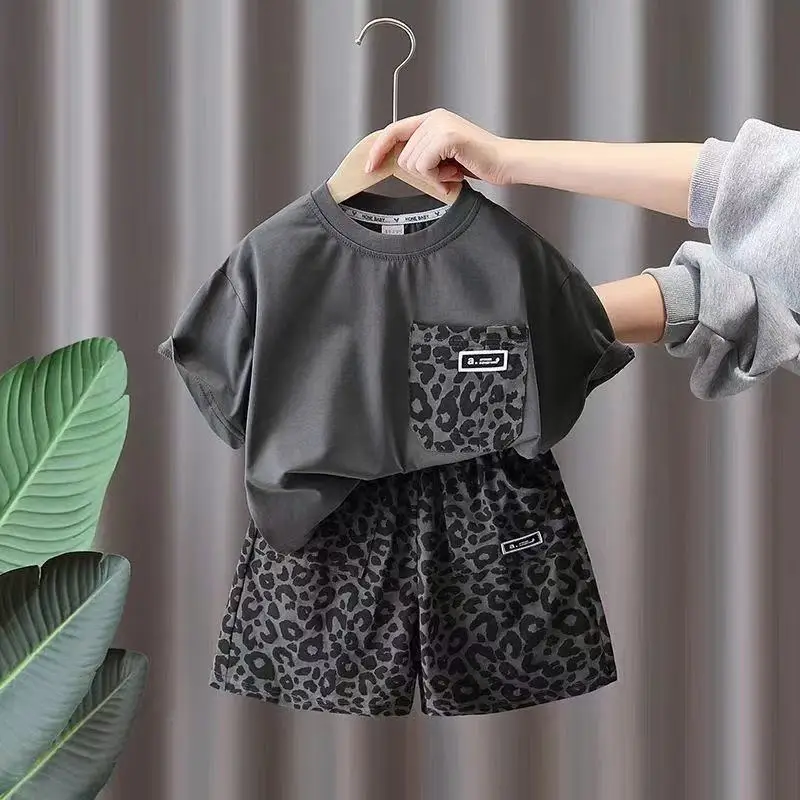 

Boys Summer Suit 2025 New Foreign Stylish Fashionable Children's Clothes Summer Short-sleeved Leopard Print Two-piece Set