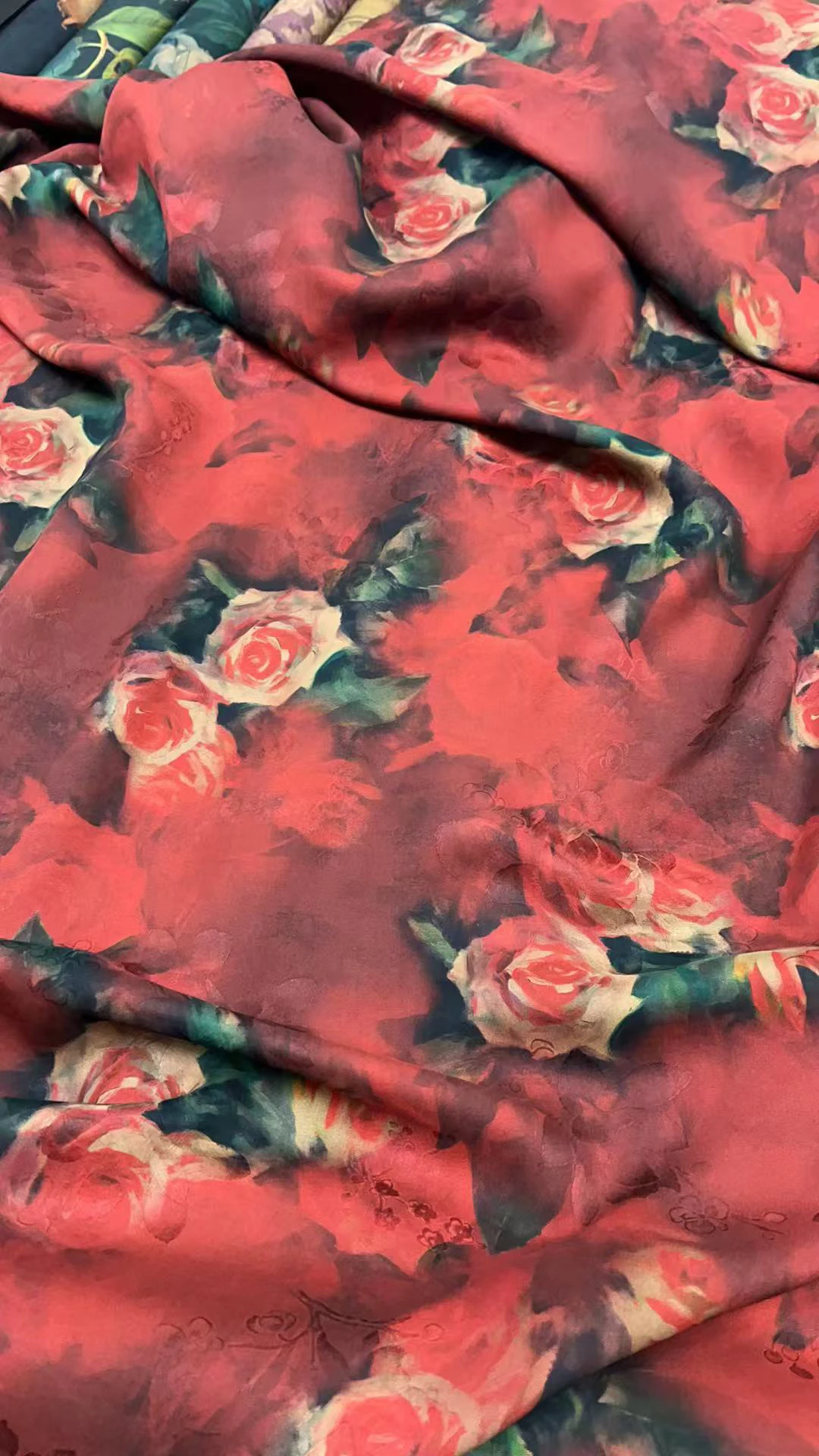 Abito cheongsam in tessuto di filato Xiangyun di garza di cantone Gambiered di ravanello intrecciato Sanjing di alta qualità