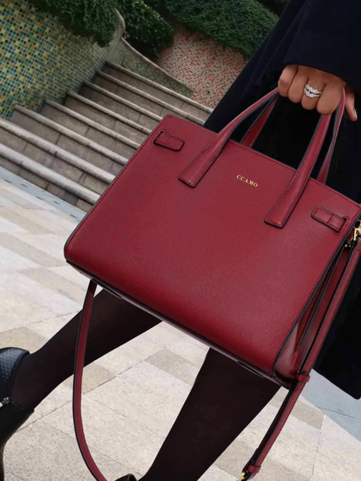 

Faionable Large Capaci oulder Handbag Women's Red Wine Color Crossbody Bag Hong Kong 2025 New Sle Leather Bag