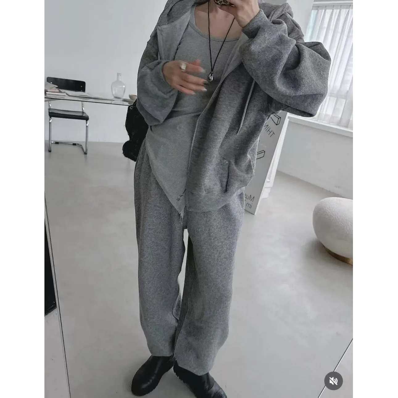 韓国風シックなフード付きジッパー付きスウェットトップス、伸縮性ウエストのカジュアルなスウェットパンツ、ツーピースセット、女性用冬ファッション