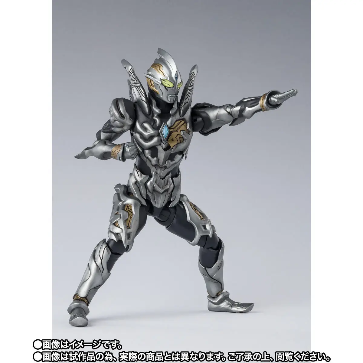 Bandai Originele Shf Ultraman Trigger Trigger Dark Gewrichten Beweegbare Model Hand-Model Speelgoed Jongens Meisjes Kids Kinderen Verjaardagscadeautjes