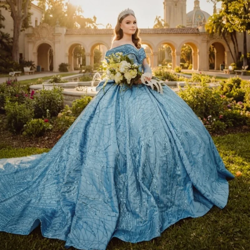 

Блестящие синие платья Quinceanera с блестящими кристаллами, многослойная наклейка с открытыми плечами и длинным хвостом с бантом, платье 15, Quinceanera на заказ