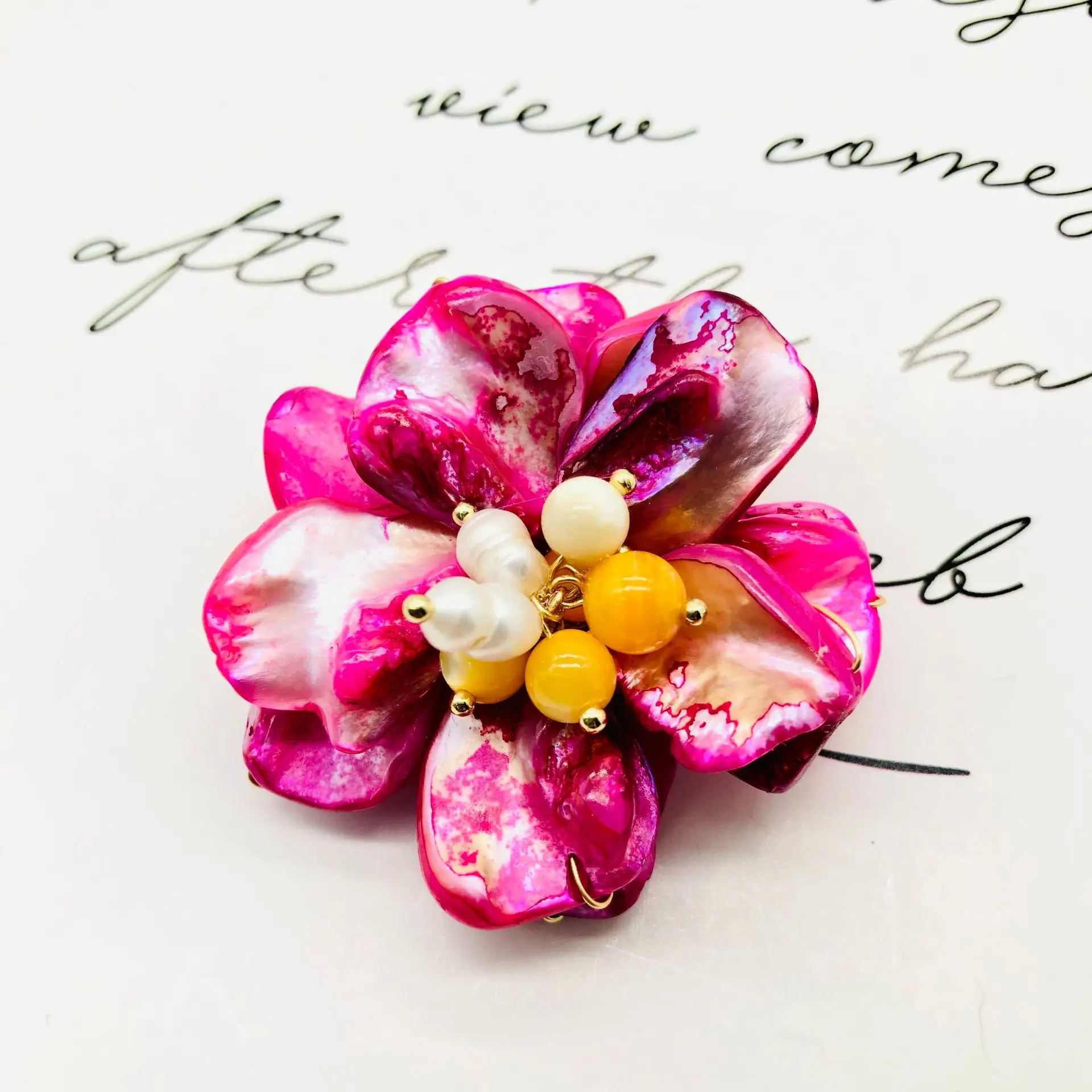 Flower shell brooch hand-woven petal corsage fashion niche design women's brooch manufacturer wholesale
