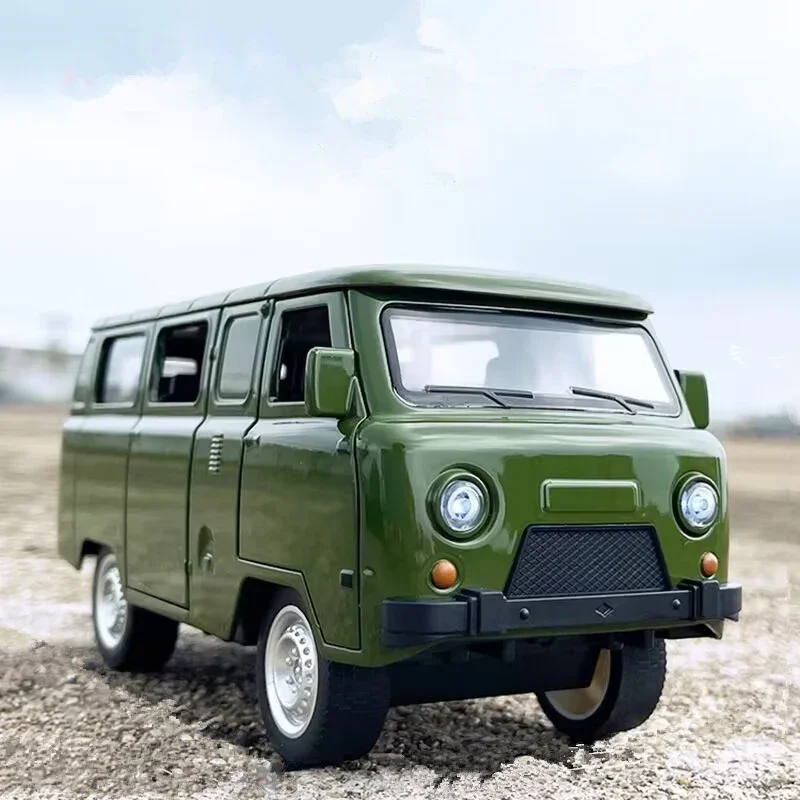 

1/18 UAZ Travelers Alloy Bus Car Model Diecast Metal Touring Off-road Vehicle Car Model Simulation Sound and Light Kids Toy Gift