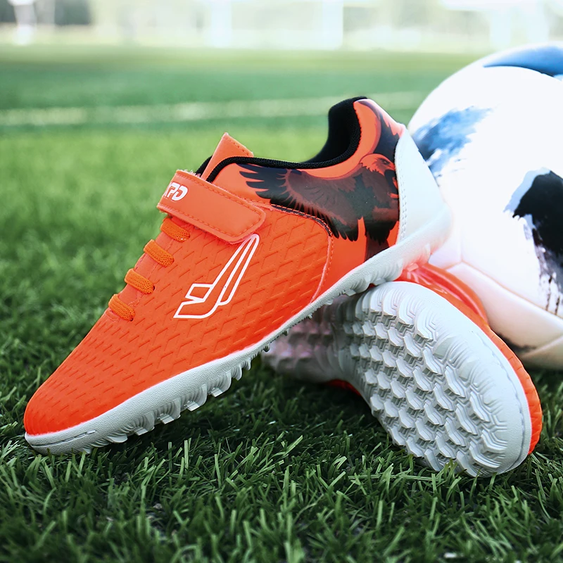 

Kid's Soccer Shoes Cleats Comfortable Professional Boys Girls Tenis Sneaker Ultralight Non Slip Futsal Football Boots Resistant