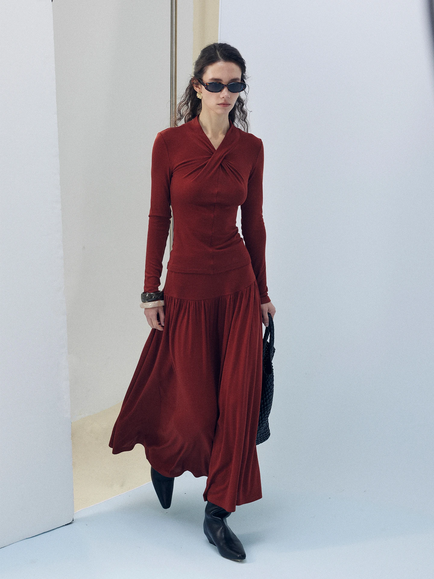 

Комплект из шерстяной вязаной юбки и топа Moofeel Laisel, красный, очень красивый, модный, для работы, с высокой талией, V-образным вырезом, длинными рукавами