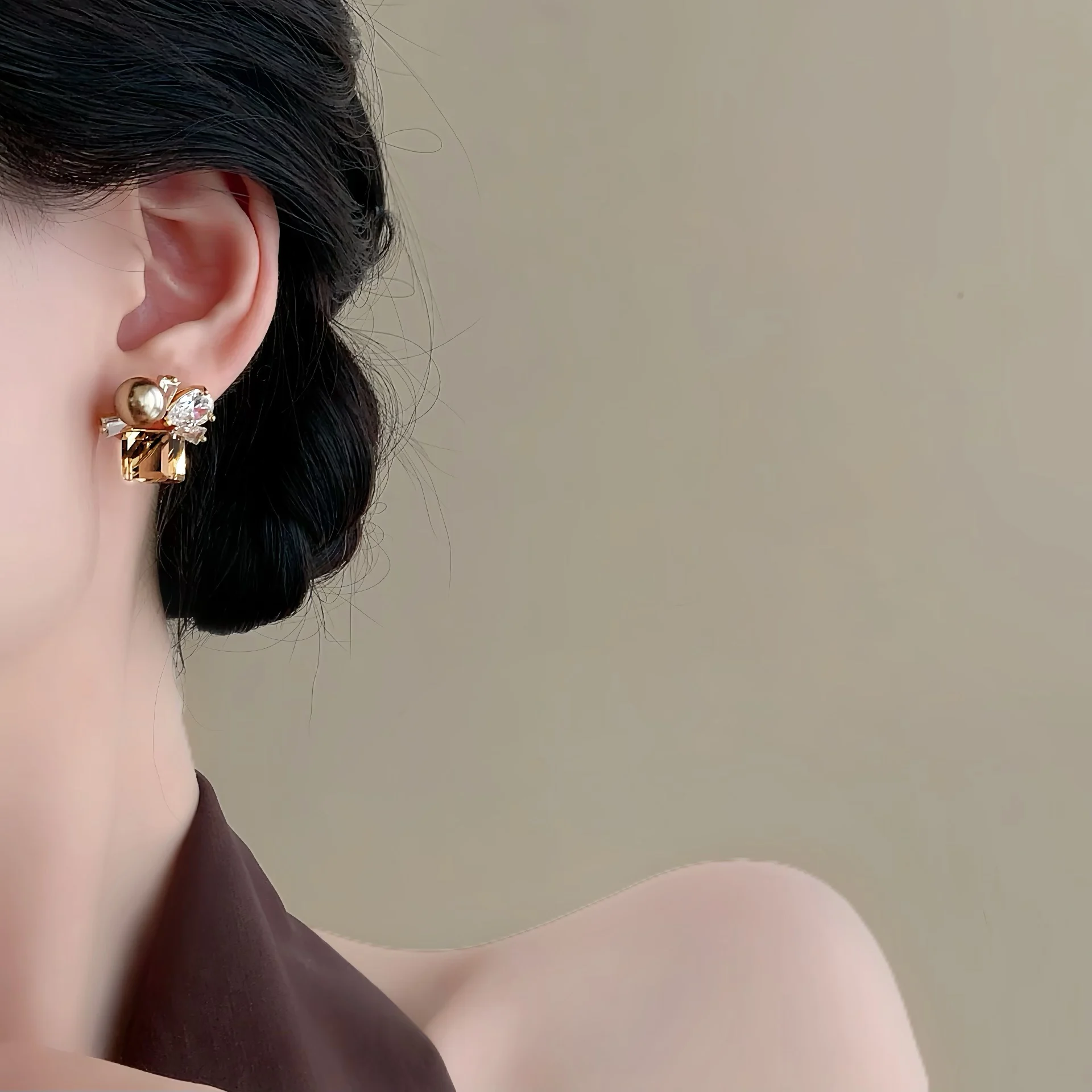 2025 Neue Champagnerfarbene Block-Imitation Kristall-Strass-Ohrringe für Damen, Trendiger Schmuck, Luxuriöse Accessoires – Detail 10