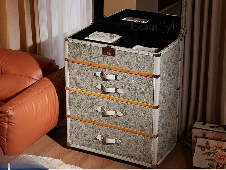 French retro cosmetic cabinet with lock hard box Italian light luxury home jewelry table jewelry chest fashion