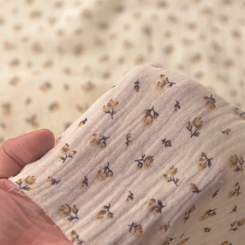 Pastoral de medio metro con estampado de pequeñas flores amarillas, 2 capas, tela 100% de algodón para abrigo, vestido, funda de sofá hecha a mano