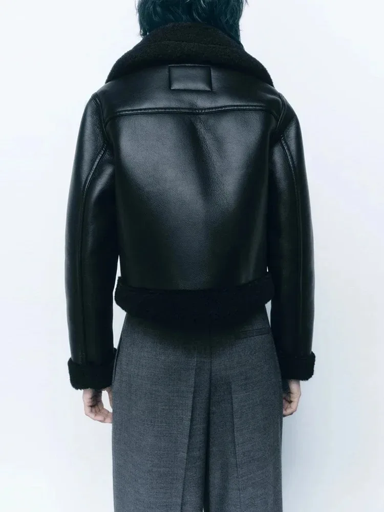 سترة طيار نسائية من الجلد الصناعي شتوية دافئة مبطنة بالفرو مع ياقة قصيرة وواسعة ومريحة للارتداء اليومي #4