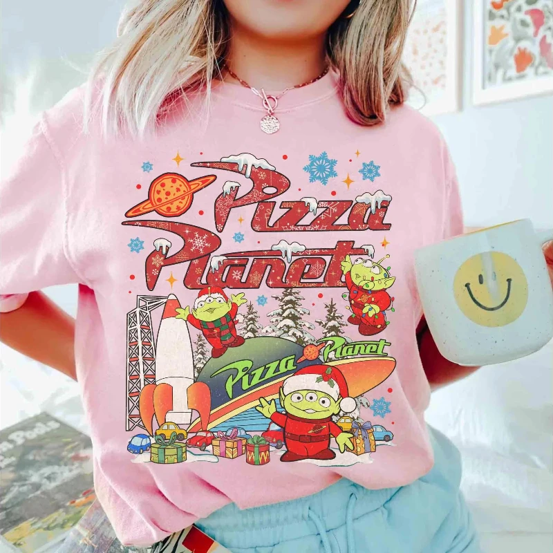 Disney 2026 New Vintage Pizza Planet Toy Story Natale Vintage Stampa T-shirt da donna Manica corta Rilassata Taglie forti Top