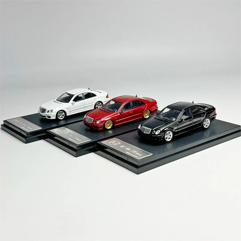 

MK MODEL 1:64 E63 W211 Classic Four Eye Black White Red limited999 Diecast Model Car