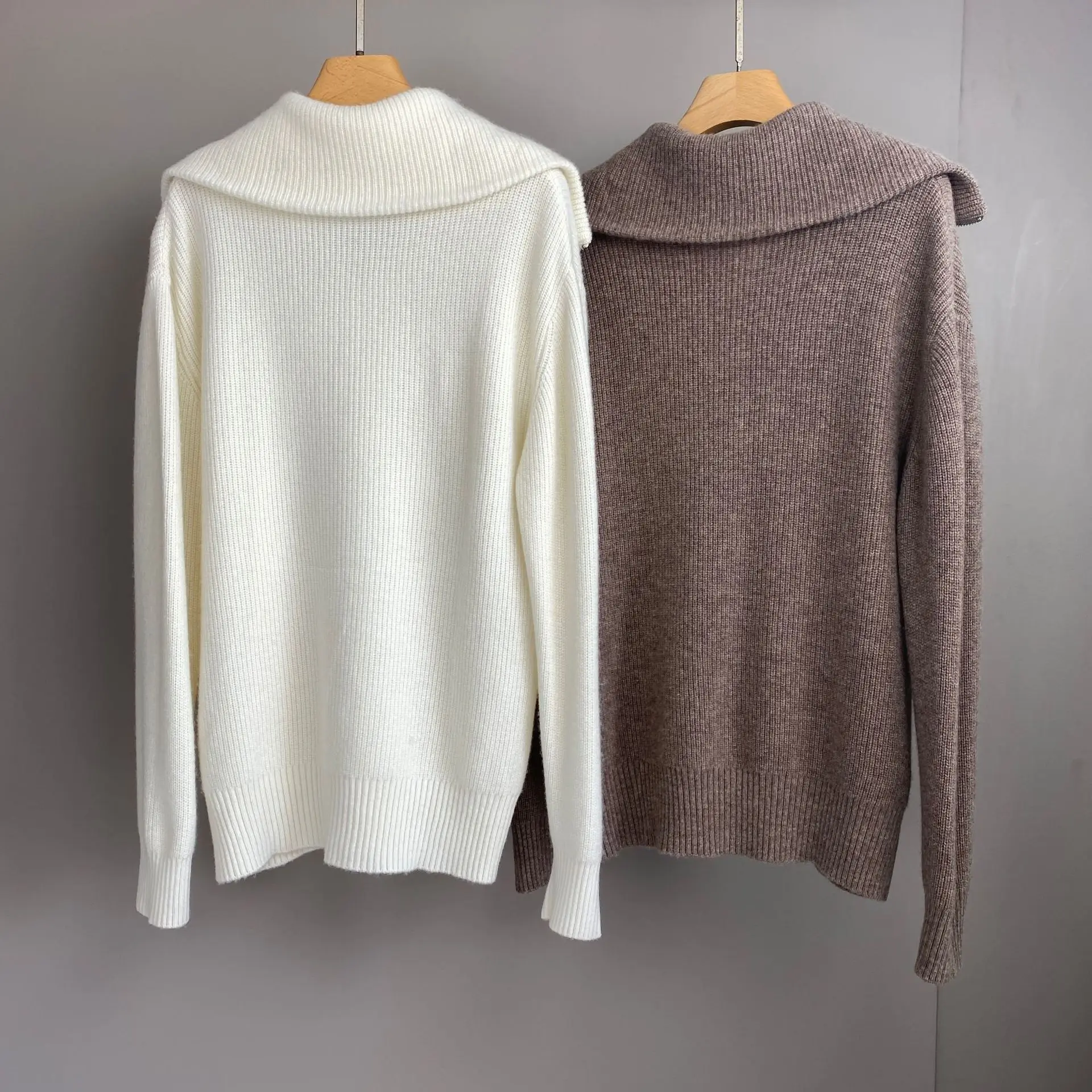 

Women's 2025 Autumn and Winter New Wool Zipper Lapel Long-sleeved Sweater Fashion All-match Top