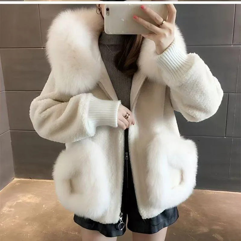 Damski płaszcz z imitacji futra lisa z kołnierzem z owczej wełny, jesienno-zimowy, koreańska wersja, luźny, z kapturem, krótki płaszcz wełniany, 2025