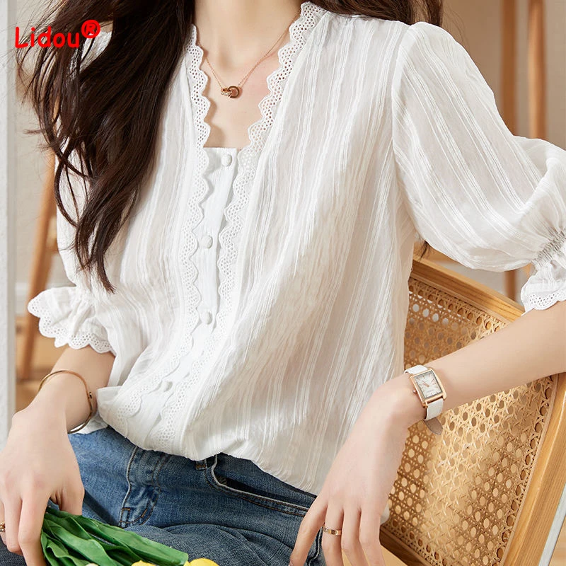 

Elegant Retro Casual Stitching Loose Pure White Temperament V-neck Lace Short Sleeve Blouse Women's Summer New Style Cardigan