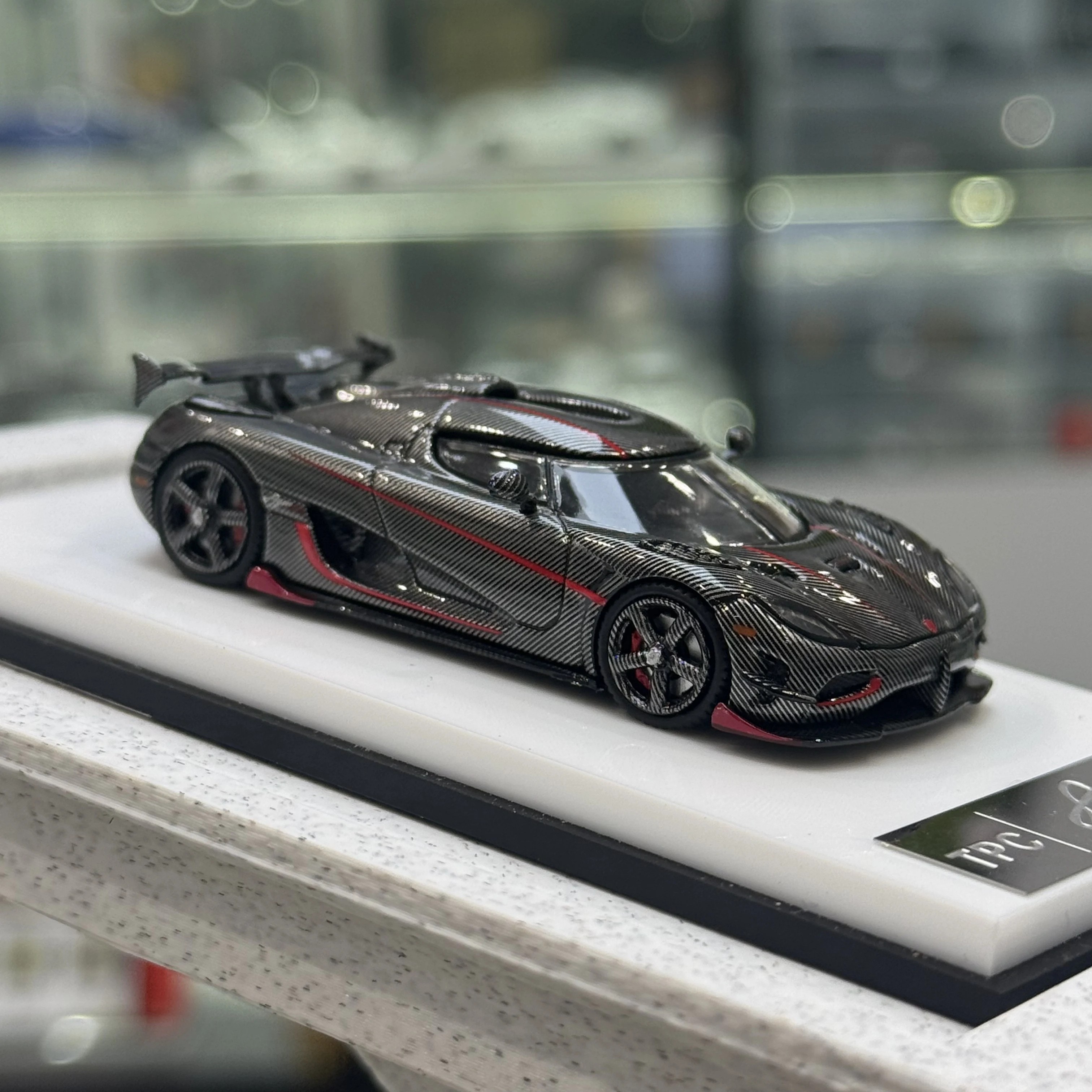 tpc-1-64-アゲラ-rs-カーボンレッド-ダイキャストモデルカー