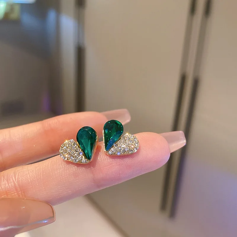 Modne spersonalizowane kolczyki sztyfty Kryształowe kolczyki w kształcie serca dla kobiet Urok Sparkle Luksusowa designerska biżuteria — zdjęcie 5