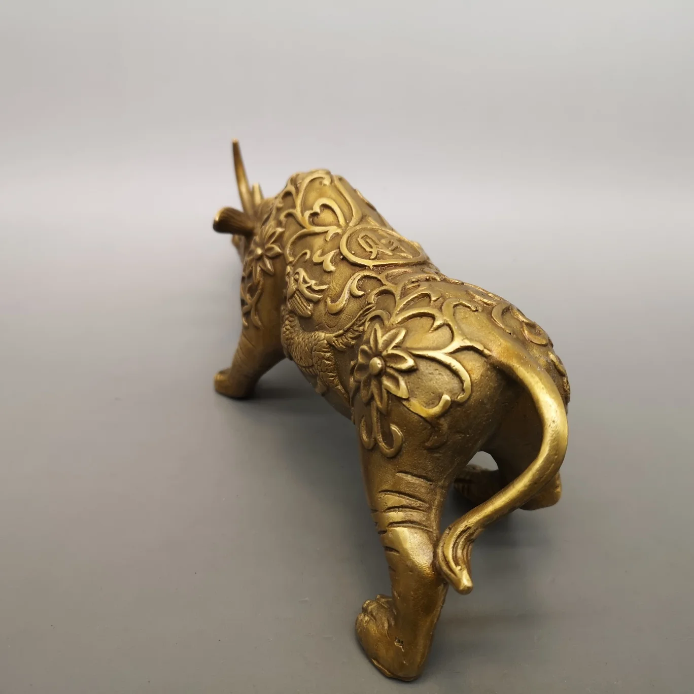 

Rhino Statue Golden Unicorn Decor Statue Brass Rhino Sculpture Crafts Feng Shui Home Decor Statue