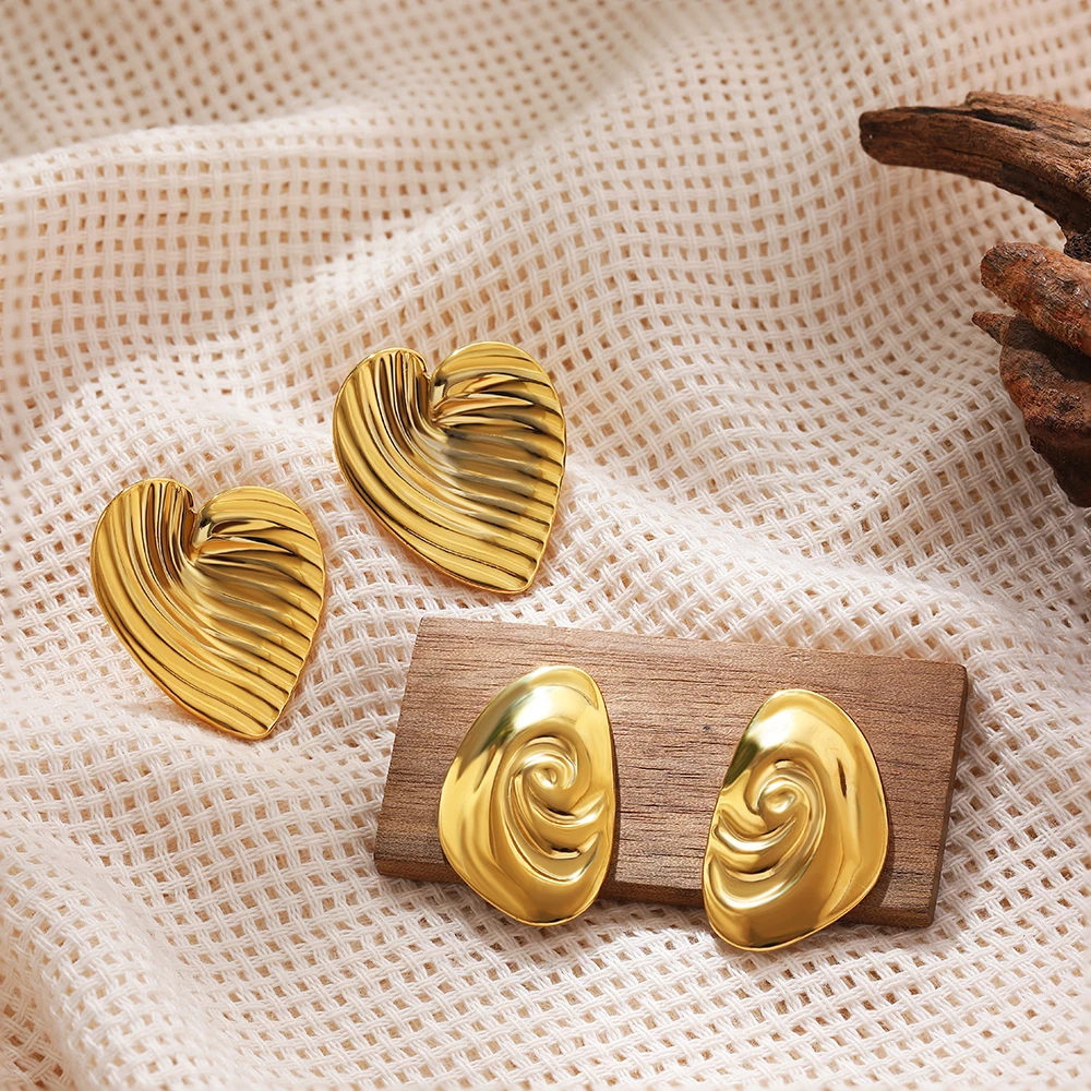 

Punk Geometric Irregular Ribbed Metal Stud Earrings Stripe Heart Shape Studs for Women Bride Wed Designer Jewelry Accessories