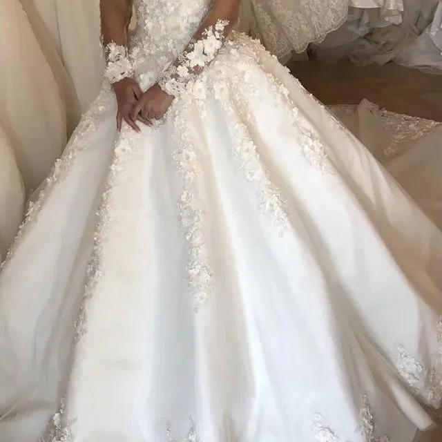 Customized  V Neck Ball Gown 3 D Floral Appliques Wedding Dresses Sweep Train Long Sleeves Arabic Dubai Church Bridal Gowns