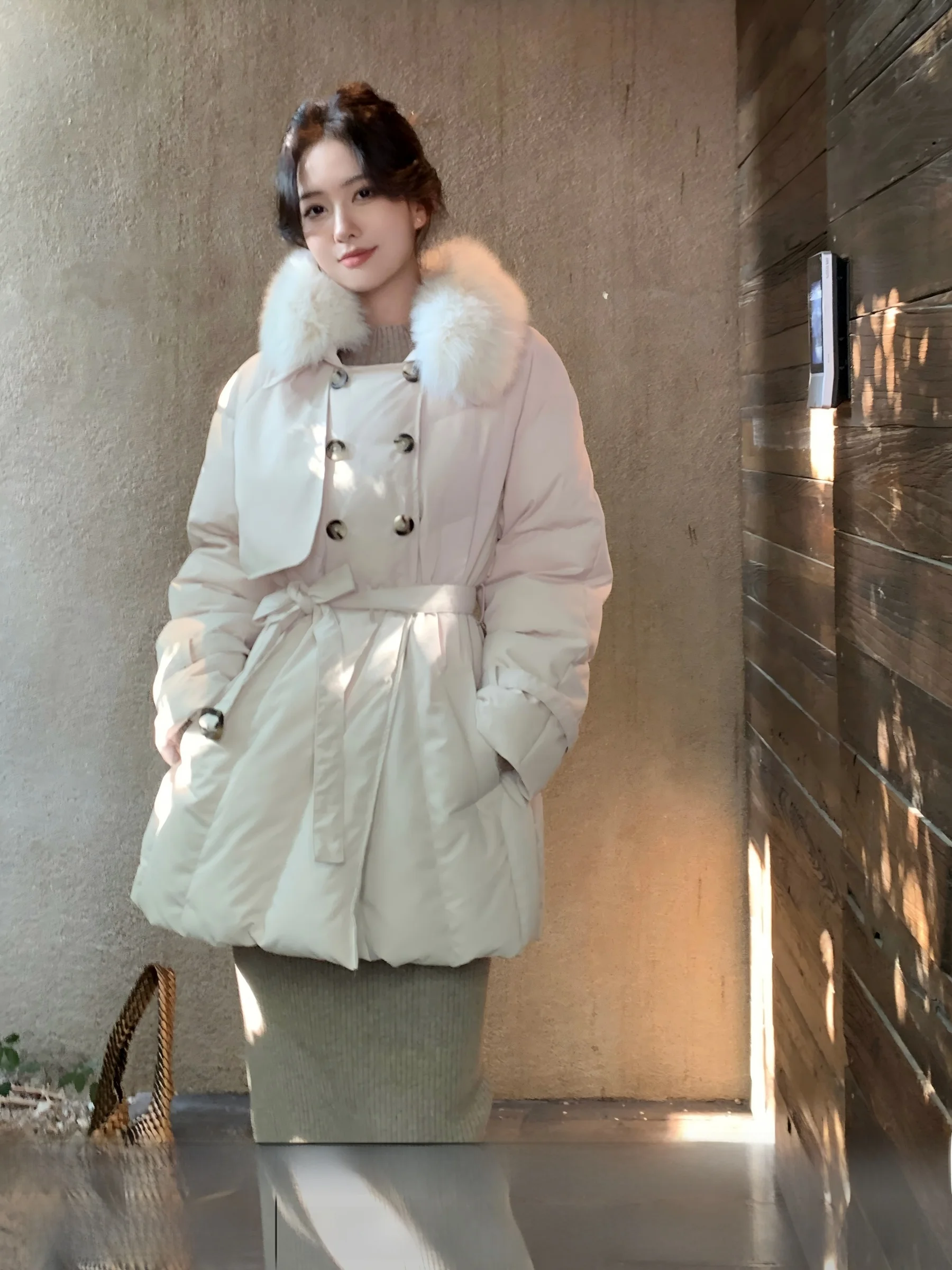 

Elegant Goose down Parka Style Coat with Belt And Fur Collar Warm Casual Straight Cut 90% down Ladies Thickened Winter Coat