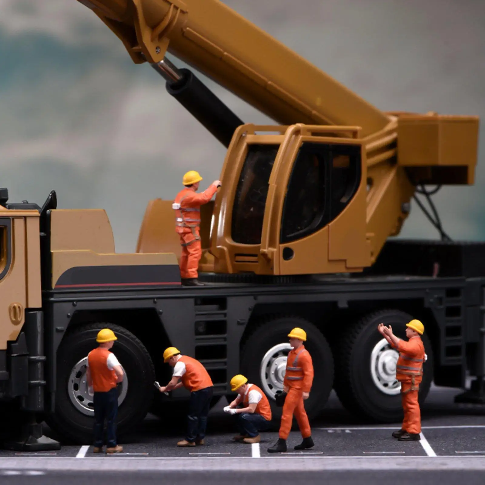 6 Pieces 1/64 Scale Maintenance Technician Model Repair Technician Micro Diorama for Fairy Garden DIY Scene Micro Landscape