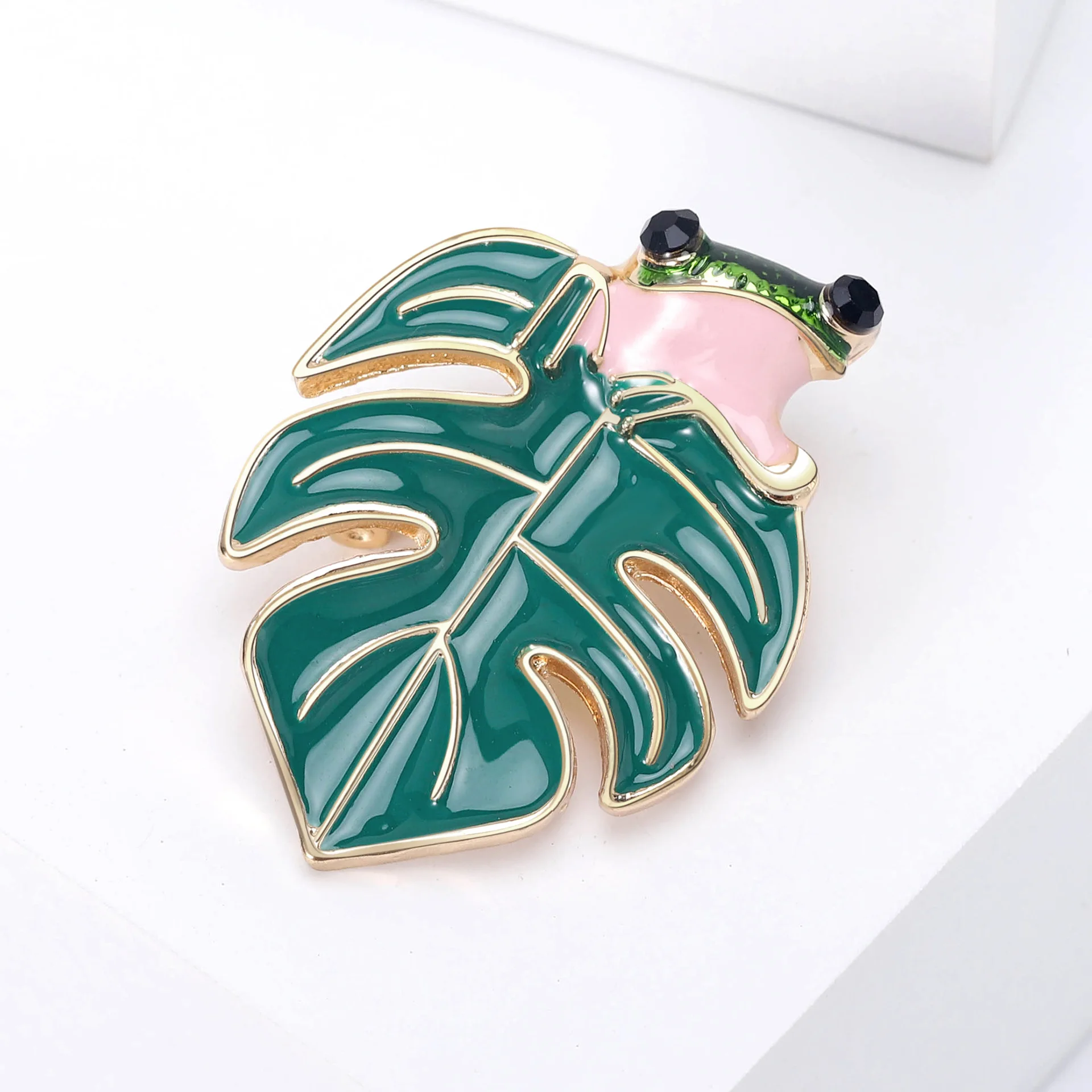 Vintage Enamel Frog Brooches For Women Lovely Frog Lying on Lotus Leaf Brooch Casual Party Office Animal Pins Jewelry Gifts