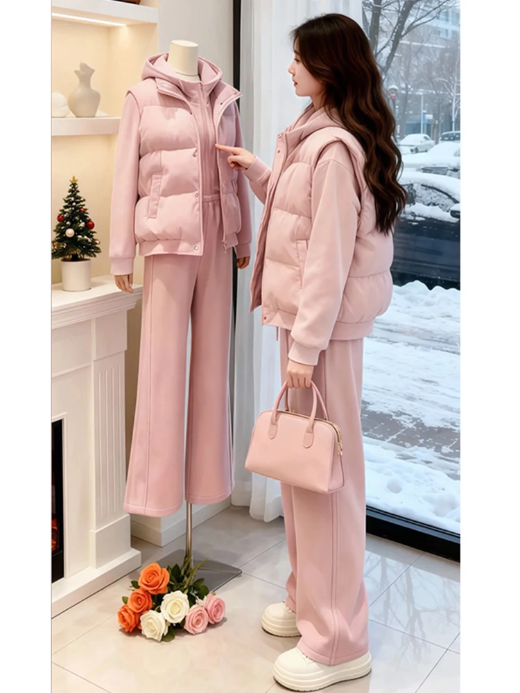 

Модный комплект из трех предметов: утепленные широкие брюки на флисе, худи и майка для женщин, зимний шикарный спортивный стиль