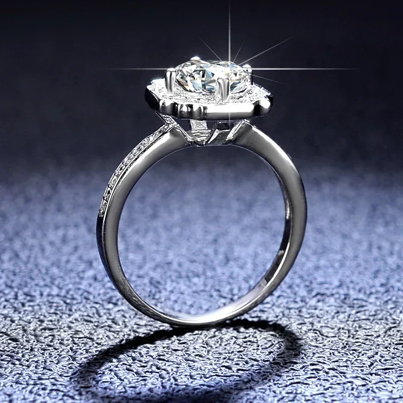 High - Quality 100% PT950 Platinum Ring, 1 Carat VVS1 D Color Moissanite, Elegant Flower Bud, Ideal for Her Big Day