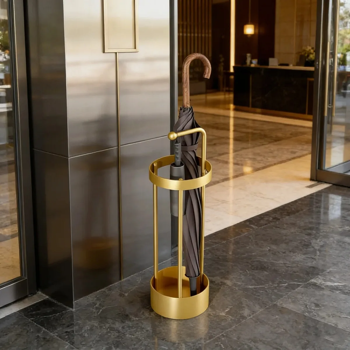

Modern Round Umbrella Stand Space Saving Holder Rack for Pub Coffee Shop Restaurant