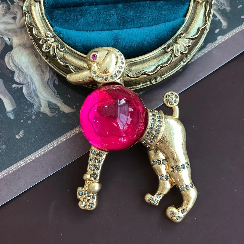 French Medieval Dog Big Bee Glass Brooch Ornament  Exaggerated Neutral Insect Brooch Rhinestone Badge Gift