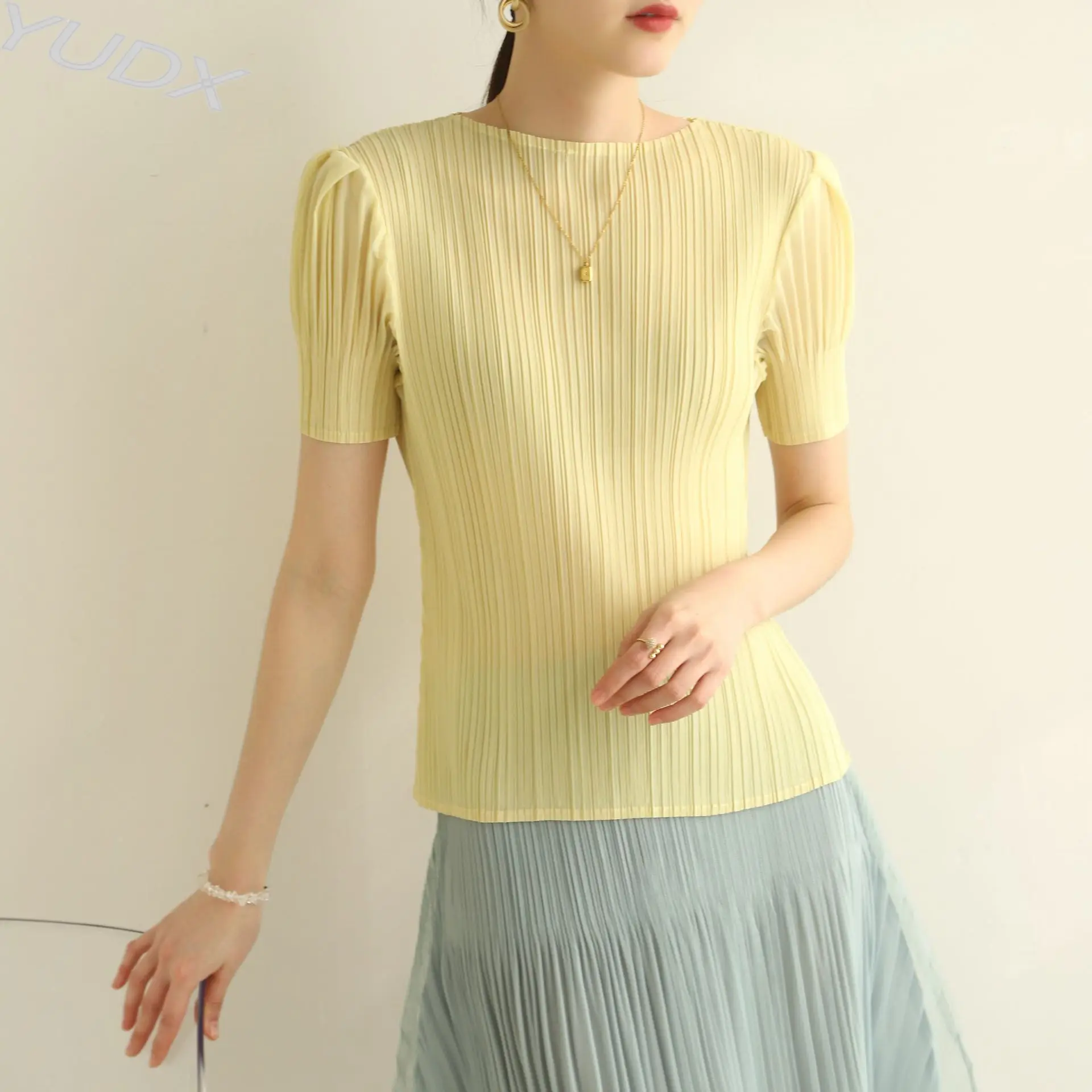 

YUDX Miyake Style Top for Women 2023 Summer New Pure Color Simple Pleated Fashionable Simple Casual Style Slimming T-shirt Women