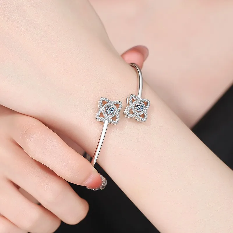S076 Lefei Fashion Luxury Trendy Classic Moissanite Design Clover Bangle Bracelet Women Sterling Silver s925 Party Jewelry Gifts