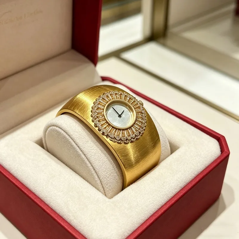 

Cameo Vintage Light Luxury Italian Drawing Craftsmanship Gold Plated Zircon Quartz Watch High end Design Pure Silver Watches
