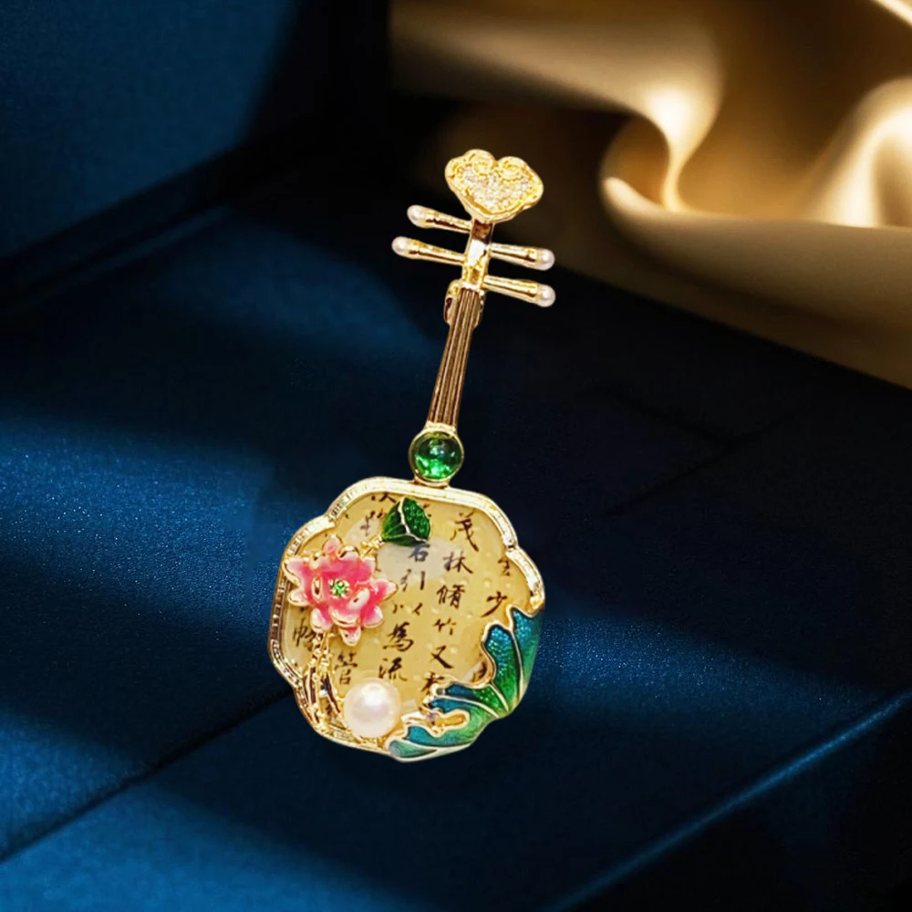 

Chinese Style Guochao Brooch Ancient Style Pipa Broche for Women's Calligraphy Enamel Lotus Corsage Temperament Cheongsam Decor