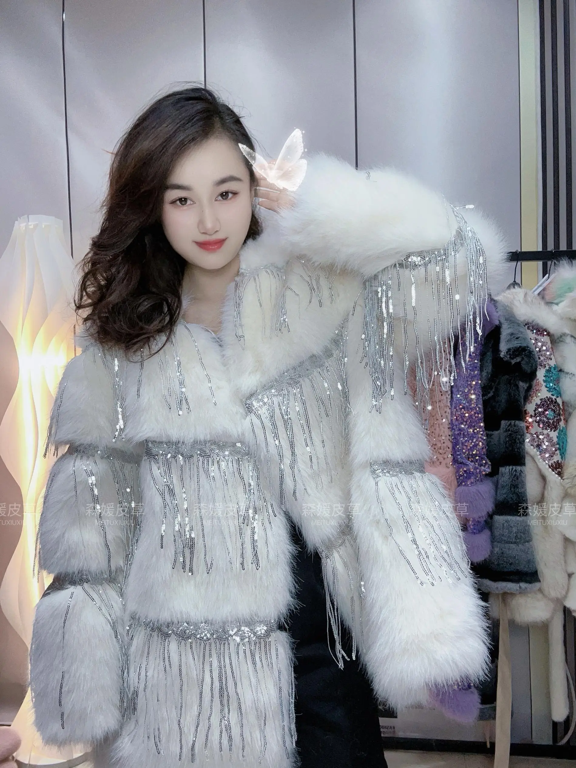 Sweet Winter Coat Women 2024 New Long Hair Fur Coats Loose Sequins Tassel Fashion Versatile Faux Fur Coats Female Fluffy Jacket