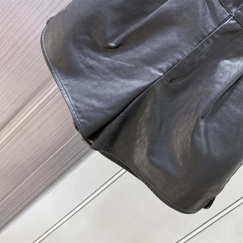 2025 autunno nuovo stile design senso nicchia pantaloncini in pelle PU pantaloncini a trapezio a gamba larga versatili a vita alta da donna