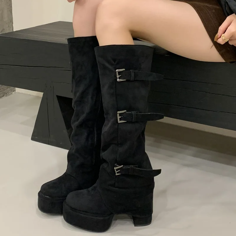 

Aneikeh/модные женские сапоги до колена в винтажном стиле на платформе с пряжкой и ремешком, женская обувь на массивном квадратном высоком каблуке на молнии, коричневая