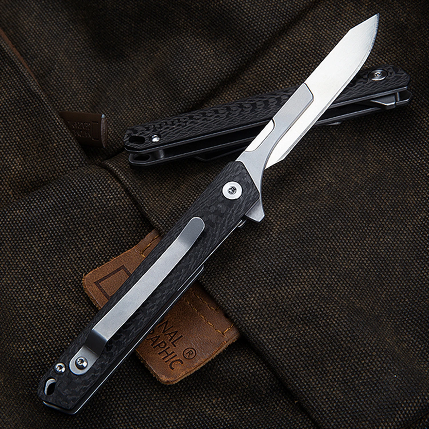 TGZUO Coltello pieghevole in fibra di carbonio, Coltello da taglio, Coltello multiuso, Coltello per utensili con lama staccabile, Coltello tascabile portatile, Gli ultimi pochi