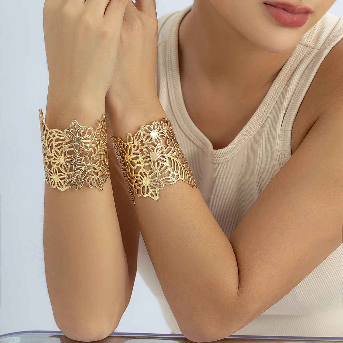 Purui Fashion Simple Geometric Metal Open Cuff Bangles Personality Exaggerated Hollow Flower Leaf Bracelet Couple Jewelry Gift