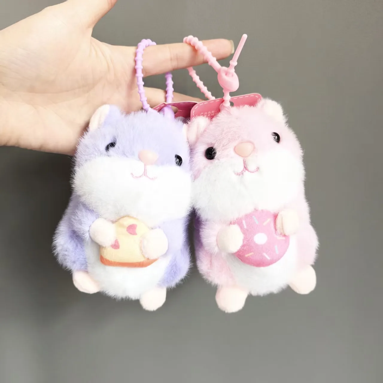 ตุ๊กตาหนูแฮมสเตอร์ขนปุย ตุ๊กตาน่ารัก ตุ๊กตาติดเครื่องเล่น ตุ๊กตาสำหรับเด็กผู้หญิง ของตกแต่งกระเป๋า พวงกุญแจจี้เล็ก