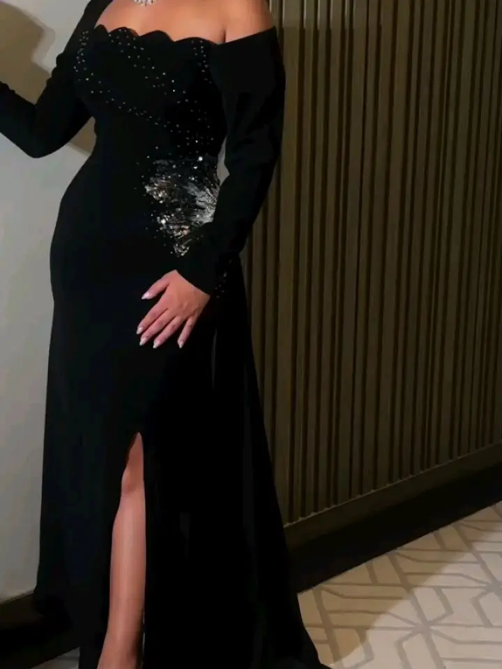 

Off the Shoulder Black Beaded Prom Dresses Long for Arabic Women 2025 Long Sleeve Crystal Side Slit Evening Gowns Customized