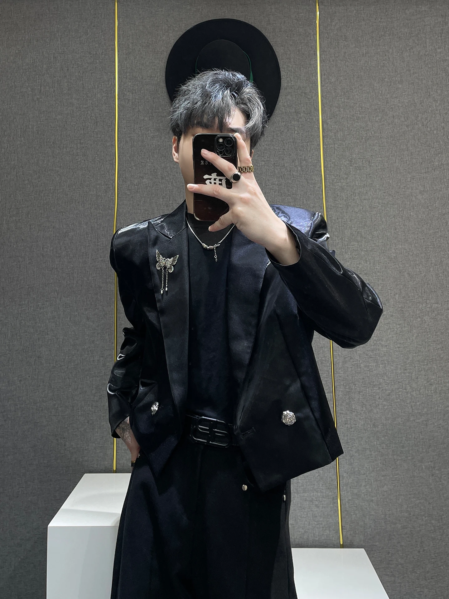 

Faionable ort Men's Suit Jaet Bright Fini oulder Pad Men's Model Casual Suiting Outerwear Trendy Autumn New Arrival