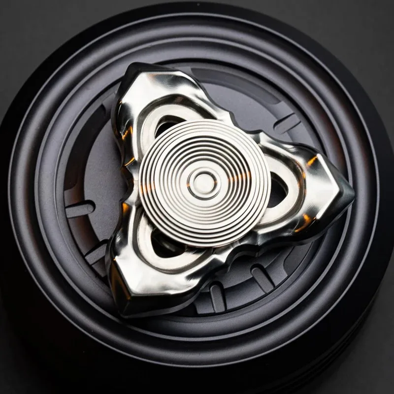 LQEDC Thorns and Mist MINI Mechanical Metal Rotating Three-page Fidget Spinner Decompression Desktop Toy