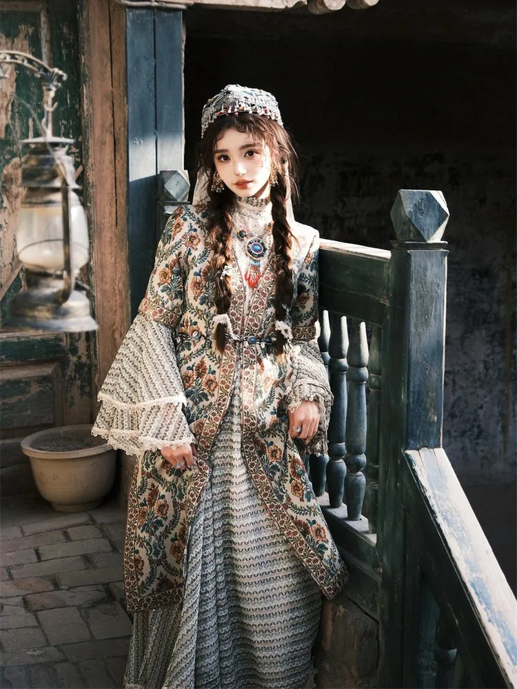 Nuova fotografia di viaggio e abbigliamento per ritratti di gruppi etnici nelle Regioni Occidentali