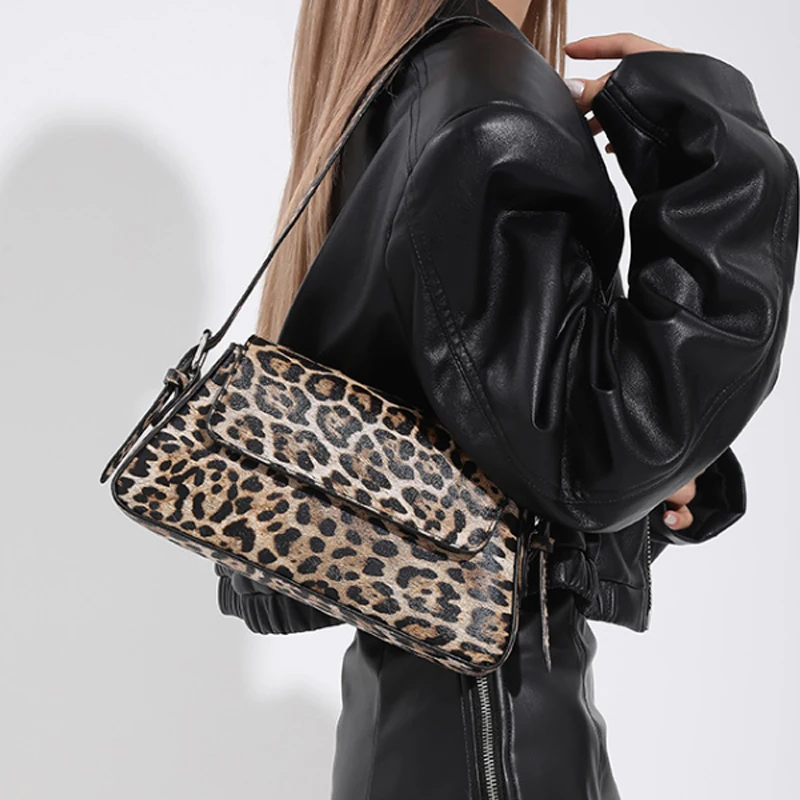 Design Women Bag 2024 New Leopard Pattern Handbag Fashion Shoulder Bag Versatile Crossbody Bag Bag Small Square Bag