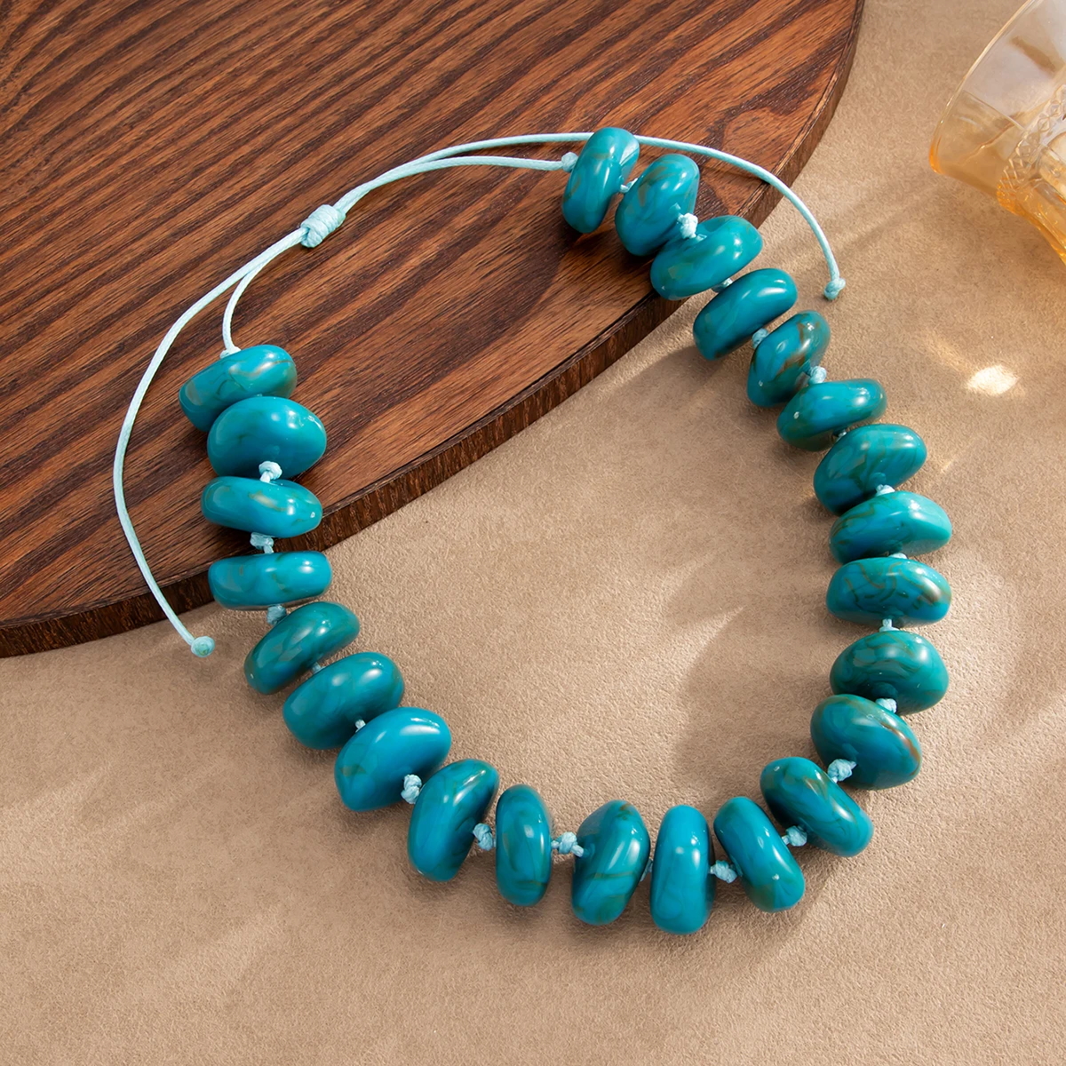 Ingemark 12 Farben Personalisierte Chunky Acryl-Perlen-Choker-Halskette für Frauen Boho Verstellbare Leder-Wachsseil-Kettenhalskette – Detail 11