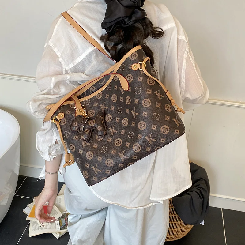 

‌2025 Vintage Floral Tote Bag‌ - Women's Large Capacity Shoulder Bag with Retro Print, Elegant Underarm Purse for Work & Travel